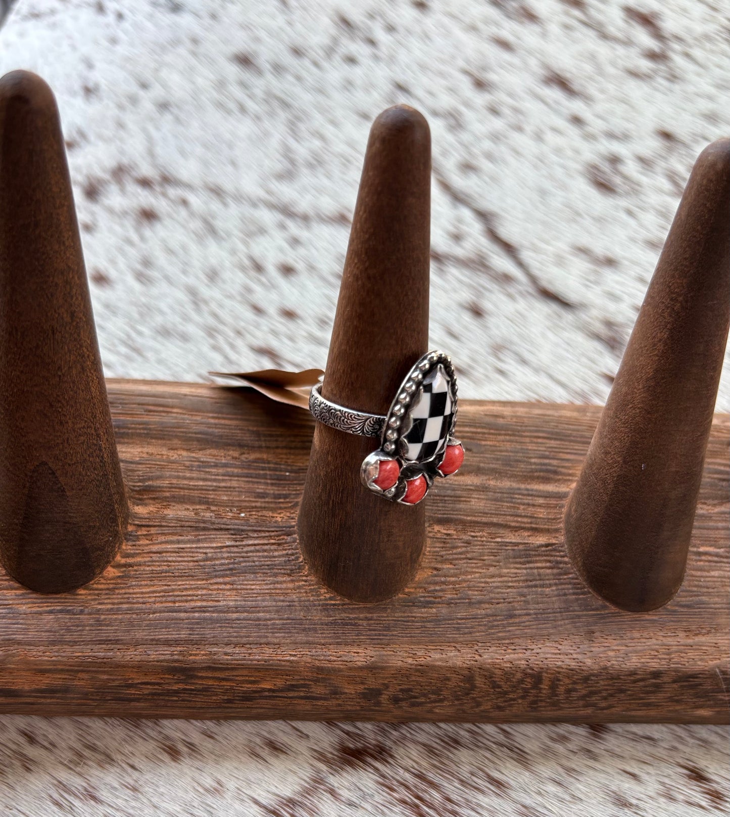 Checkered Ring Spiny Oyster Size 6.5